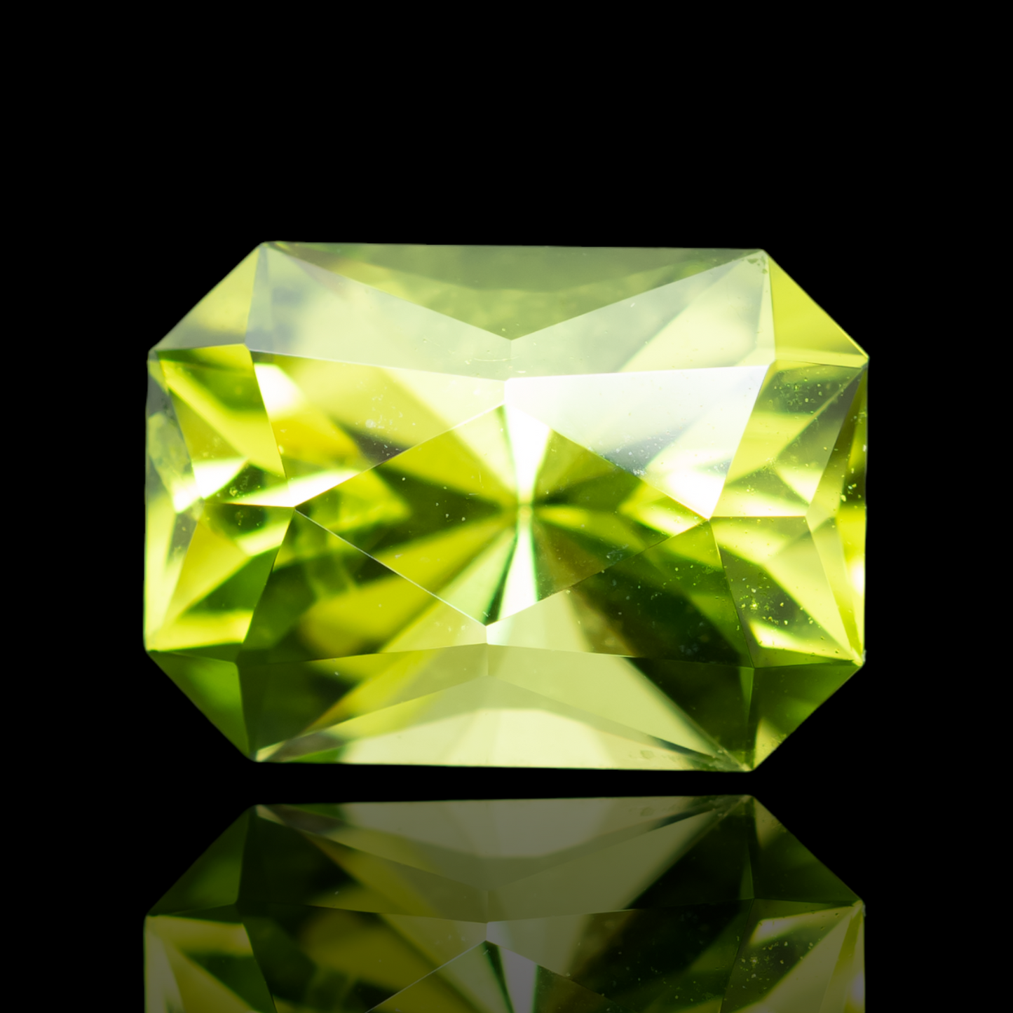 Peridot, 1.78ct, 8.44x6.2mm