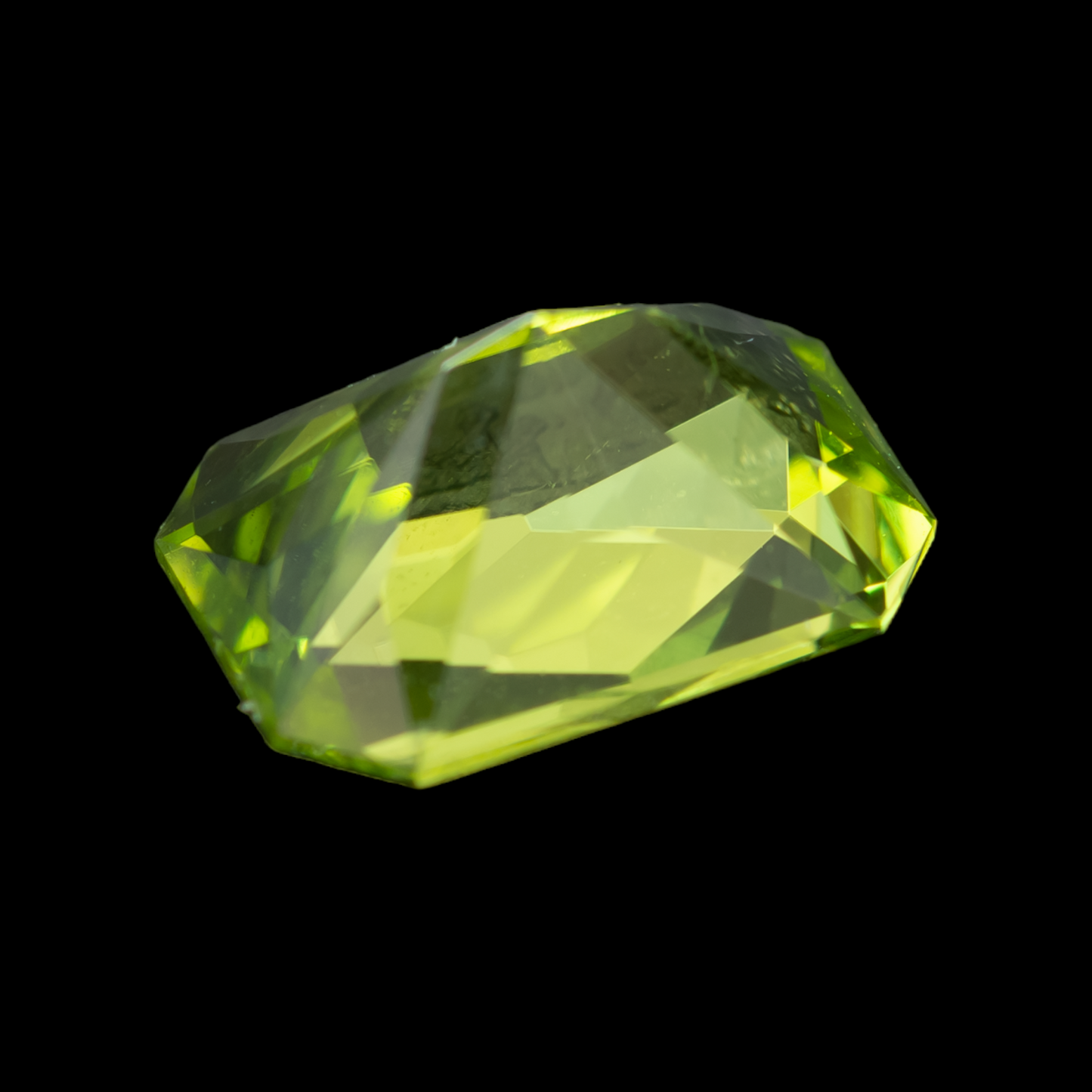 Peridot, 1.78ct, 8.44x6.2mm