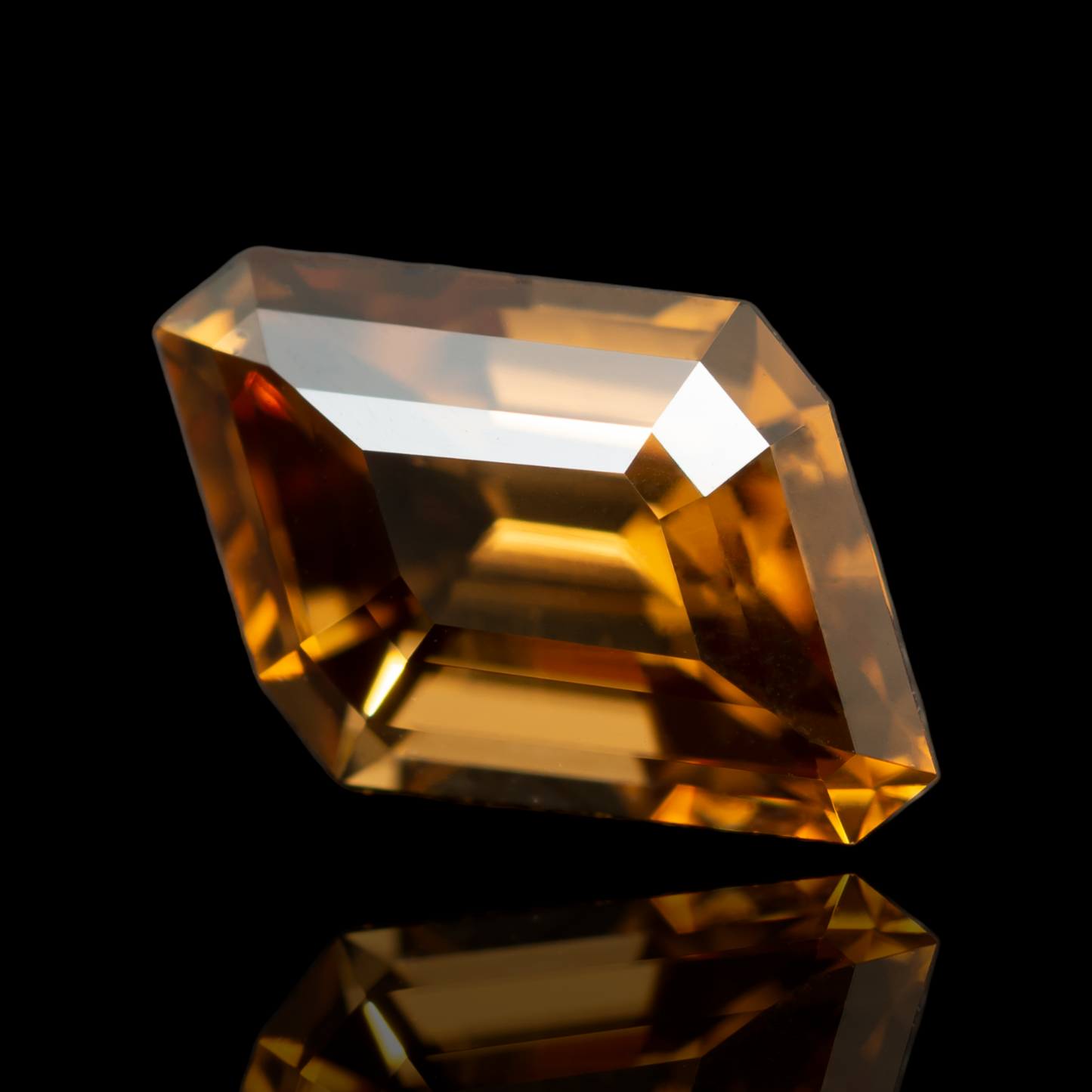 Zircon, 2.61ct, 10x5.93mm