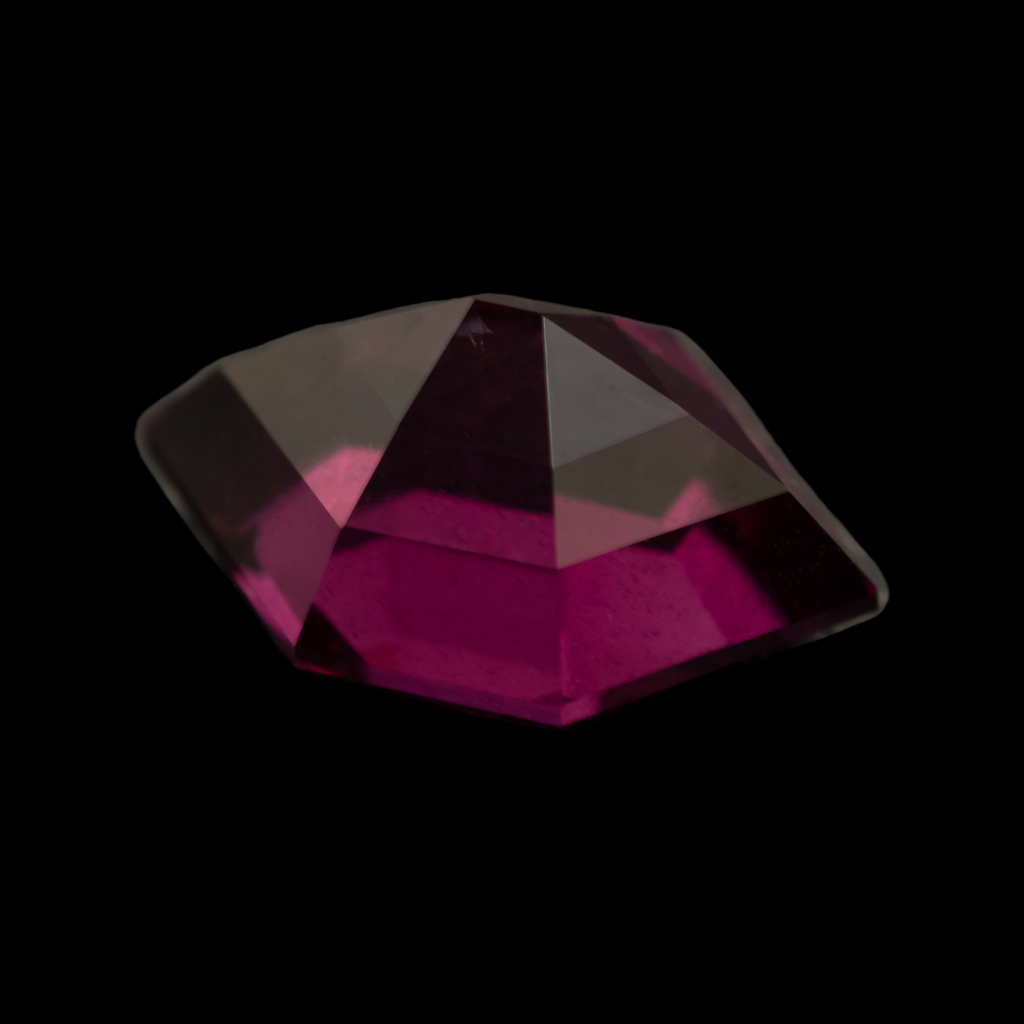 Rhodolite Garnet, 3.76ct, 12.39x7.71mm