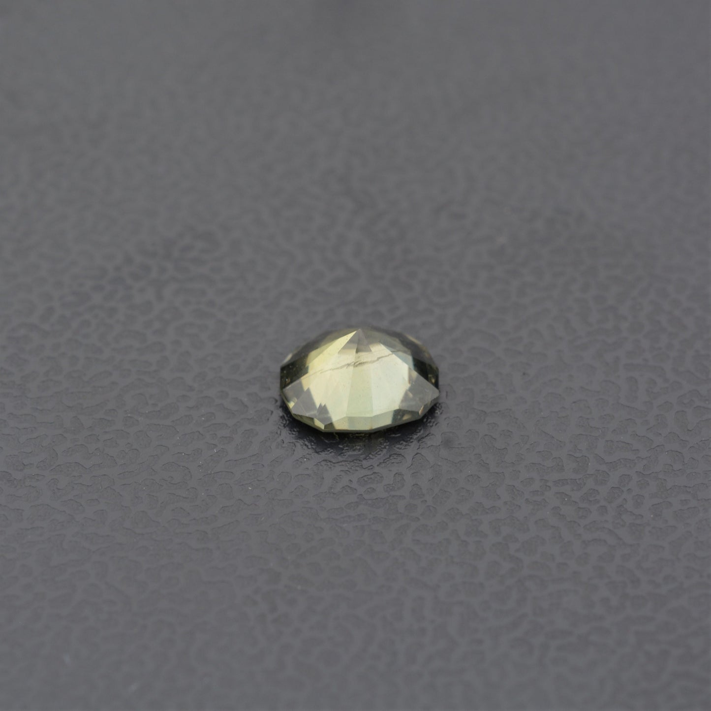 Green Sapphire 1.39ct, 7.3x6.3mm