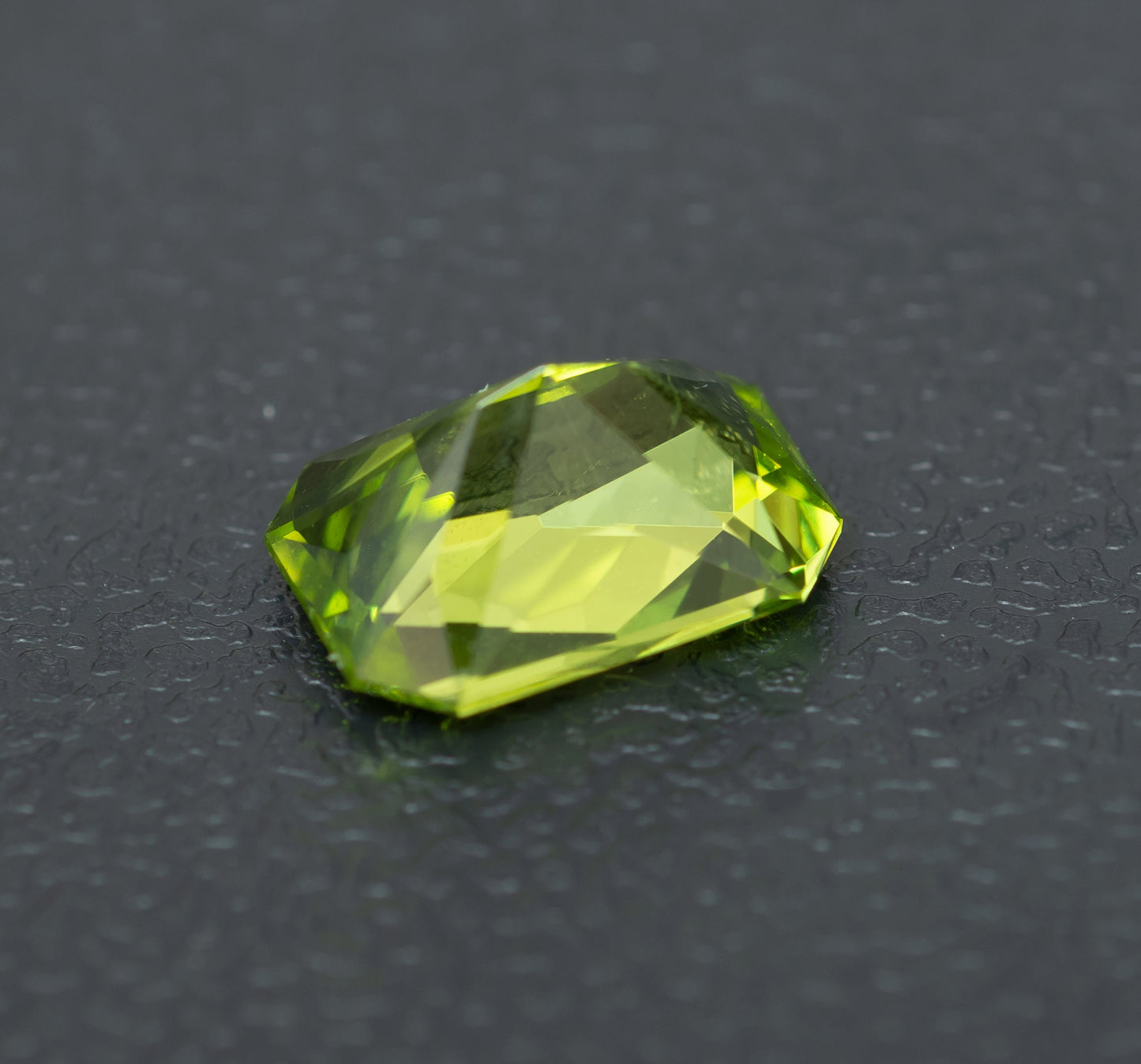 Peridot, 1.78ct, 8.44x6.2mm