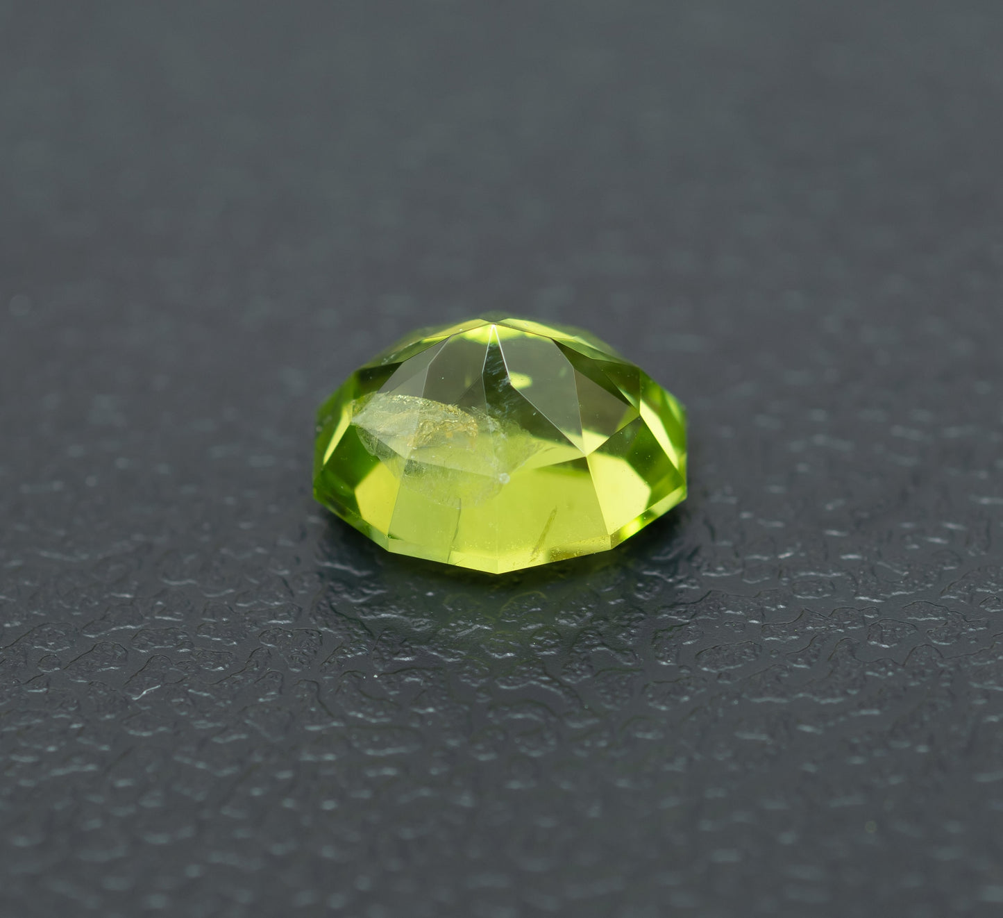 Peridot, 1.64ct, 7.52x6.5mm