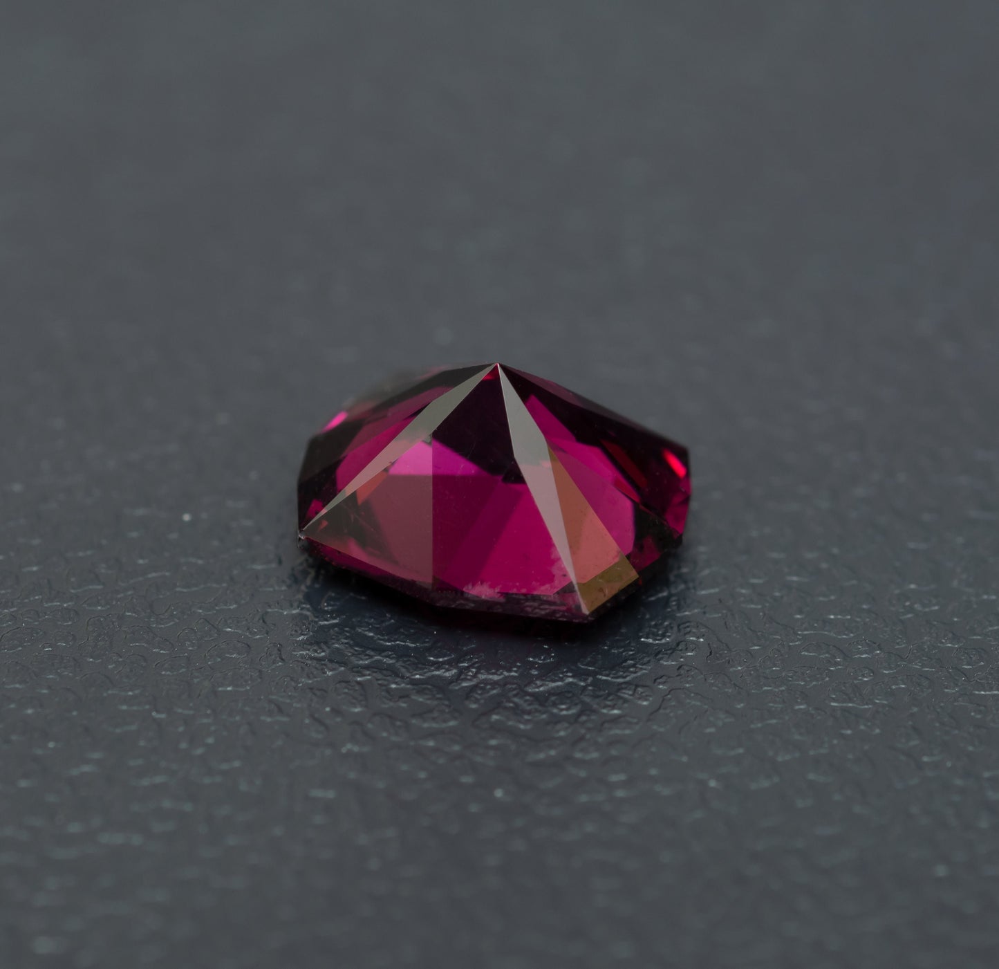 Rhodolite Garnet, 3.01ct, 8.03x9.03mm