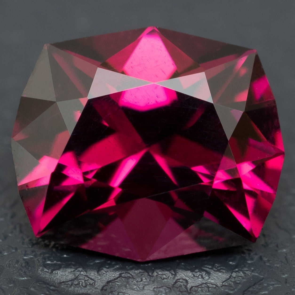 Rhodolite Garnet, 3.01ct, 8.03x9.03mm