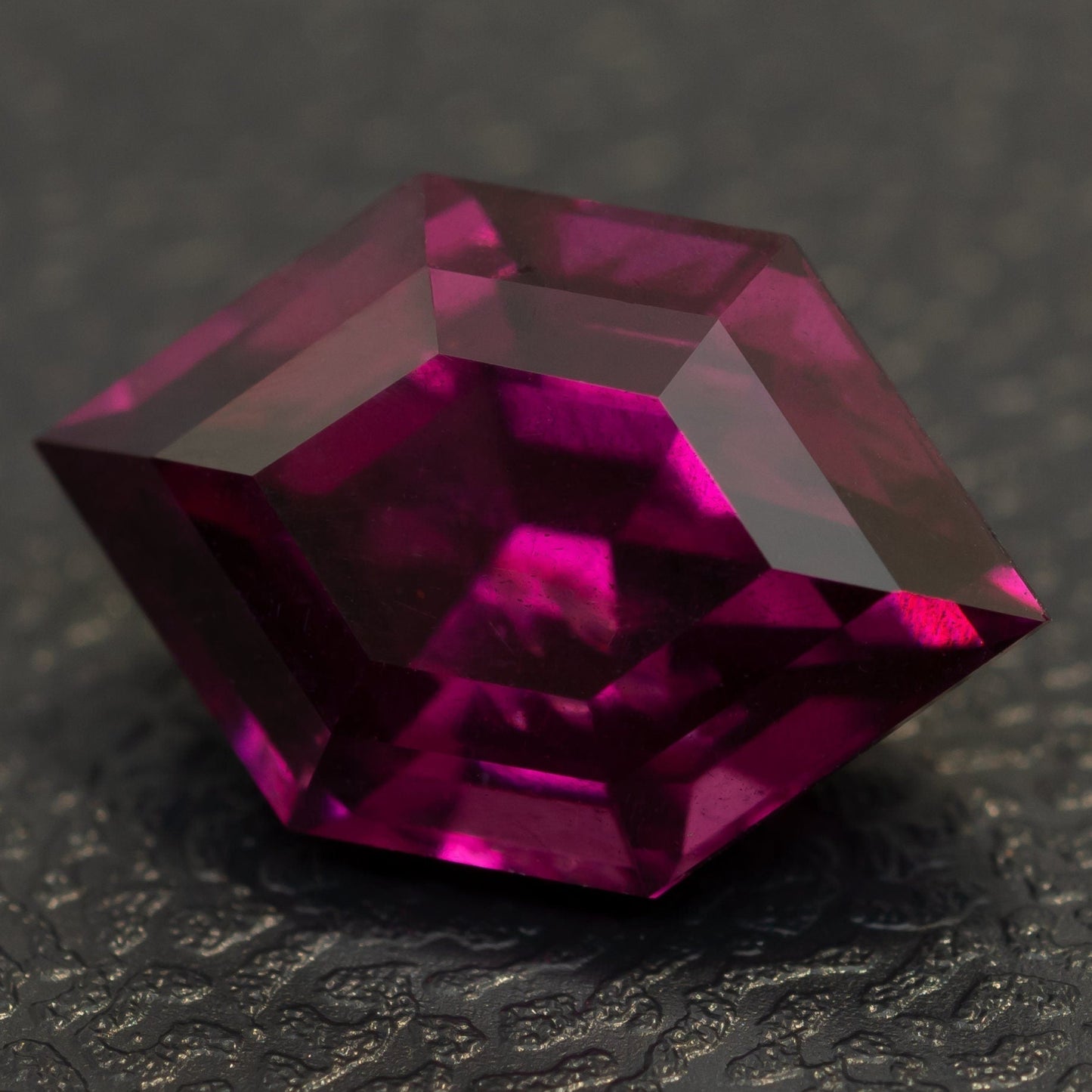 Rhodolite Garnet, 3.76ct, 12.39x7.71mm