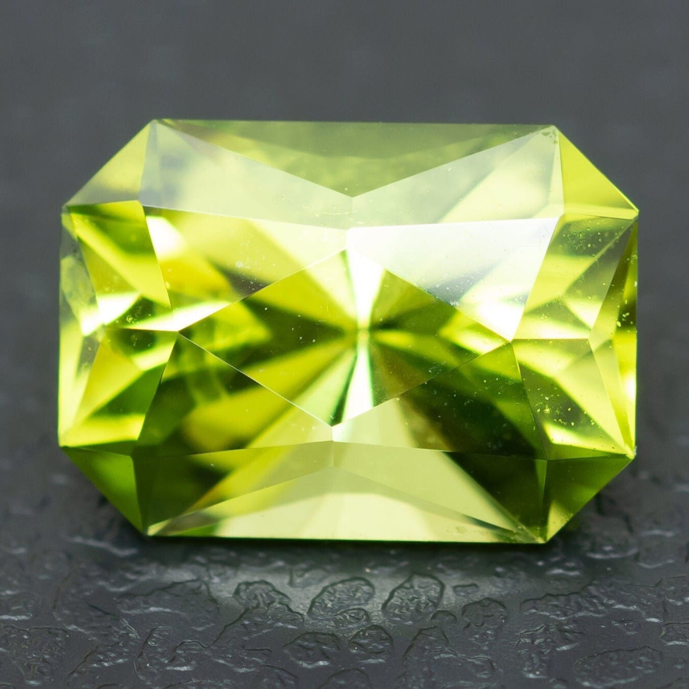 Peridot, 1.78ct, 8.44x6.2mm