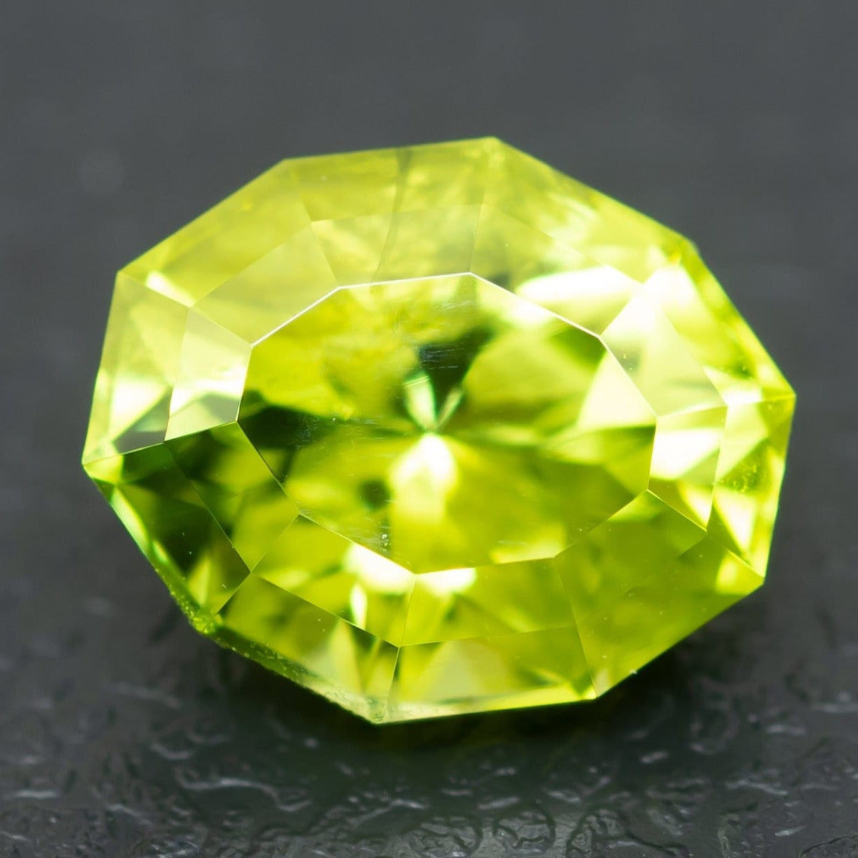 Peridot, 1.64ct, 7.52x6.5mm